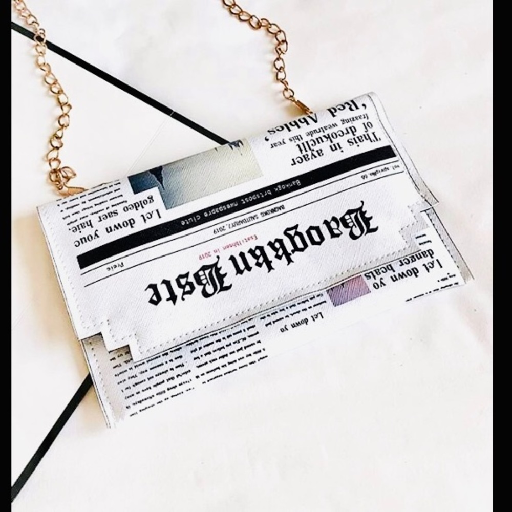 Newspaper Trend Chain Purse